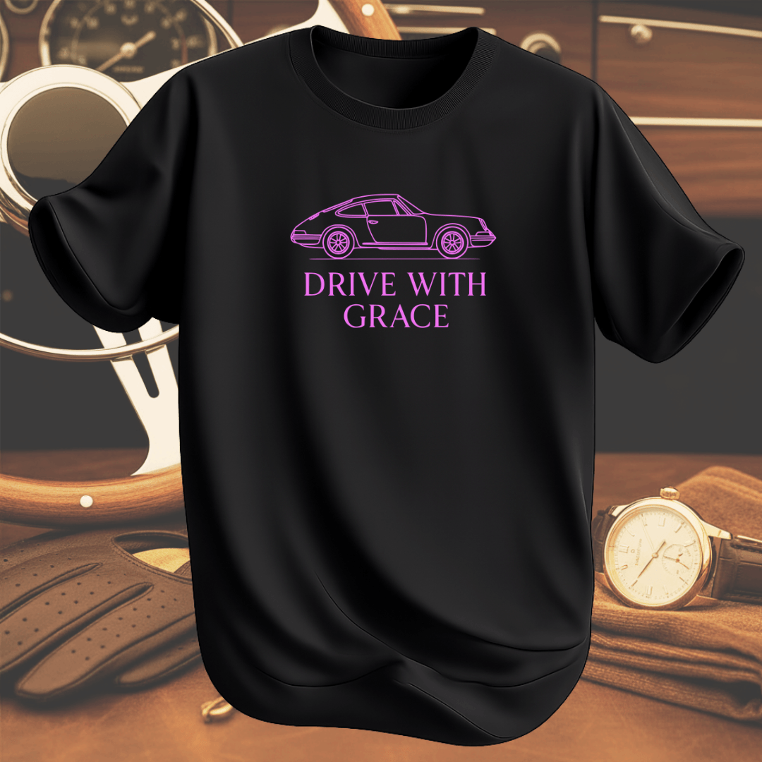 DRIVE WITH GRACE T-shirt svart inspirerad av elegant körning och klassisk bilkultur