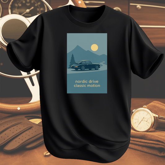 NORDIC DRIVE CLASSIC MOTION T-shirt svart inspirerad av nordiska vägar och klassiska bilar